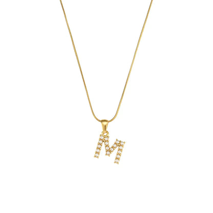 Collana di iniziali con preziose perle naturali placcate in oro 18 carati