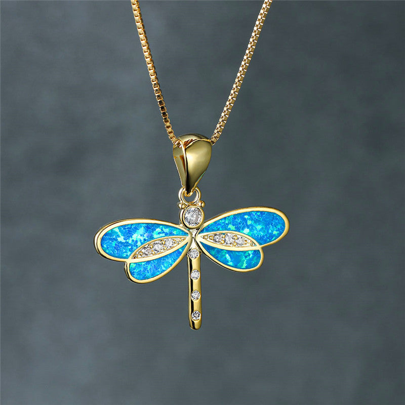 Collana Elegante Libellula in Oro con Tocco di Opale