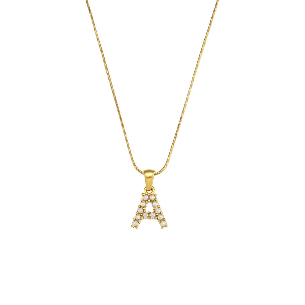 Collana di iniziali con preziose perle naturali placcate in oro 18 carati