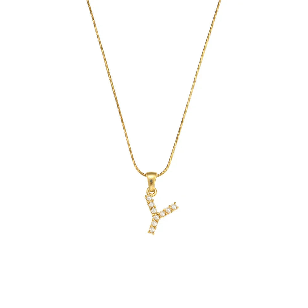 Collana di iniziali con preziose perle naturali placcate in oro 18 carati