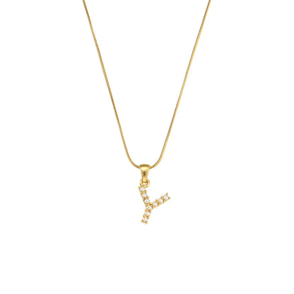 Collana di iniziali con preziose perle naturali placcate in oro 18 carati