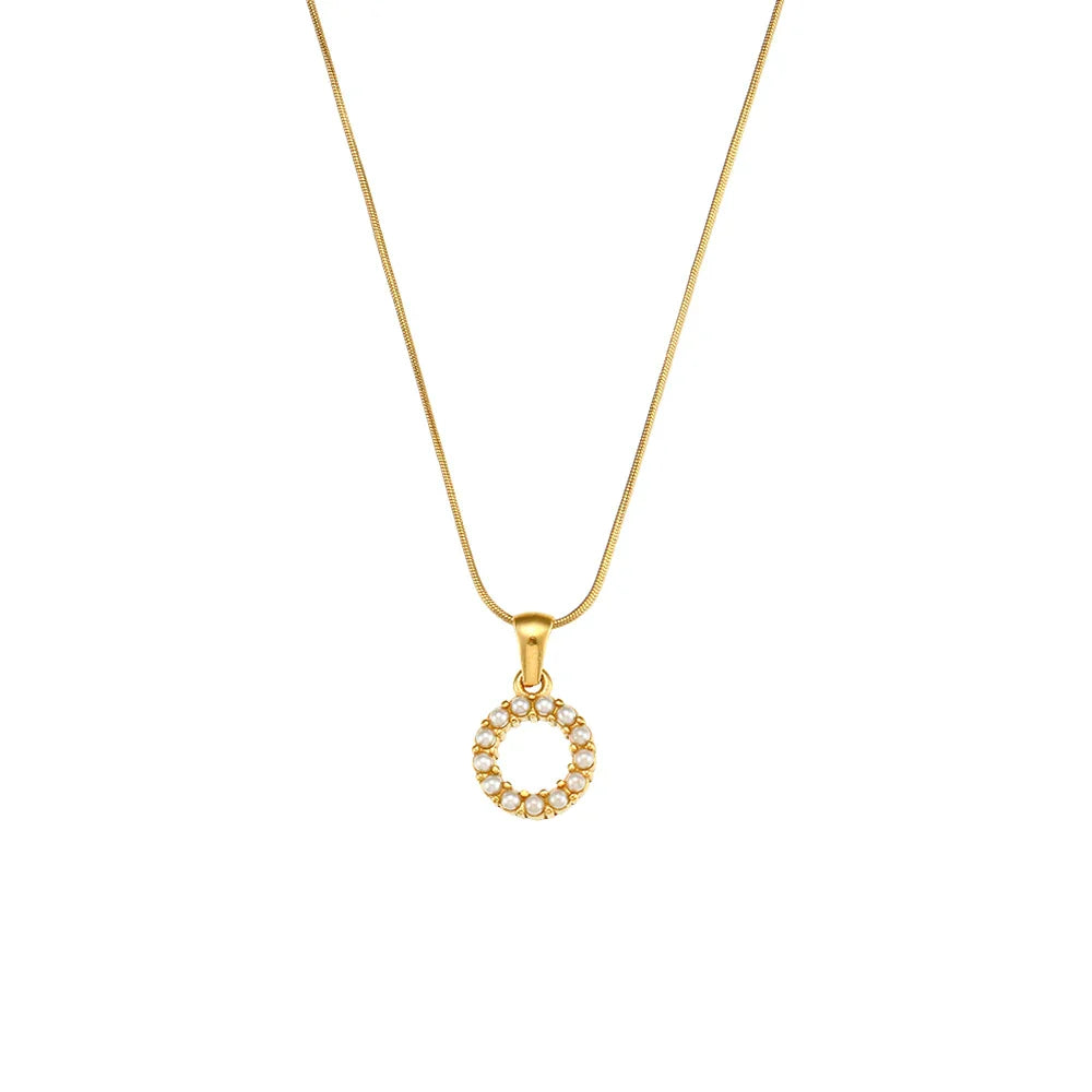 Collana di iniziali con preziose perle naturali placcate in oro 18 carati