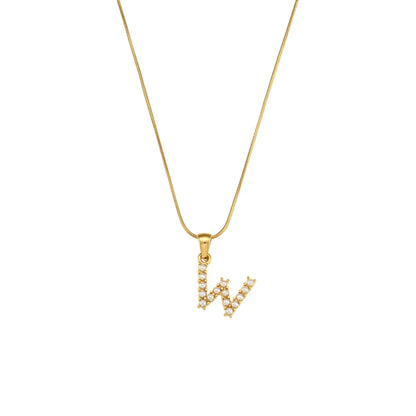 Collana di iniziali con preziose perle naturali placcate in oro 18 carati