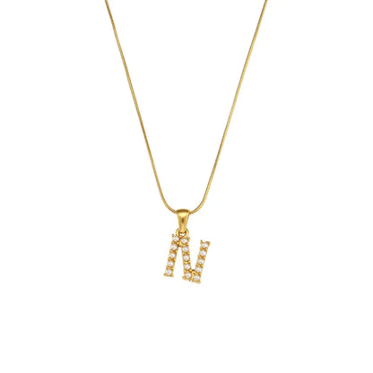 Collana di iniziali con preziose perle naturali placcate in oro 18 carati