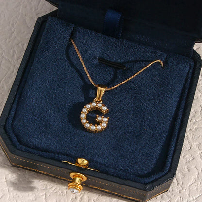 Collana di iniziali con preziose perle naturali placcate in oro 18 carati