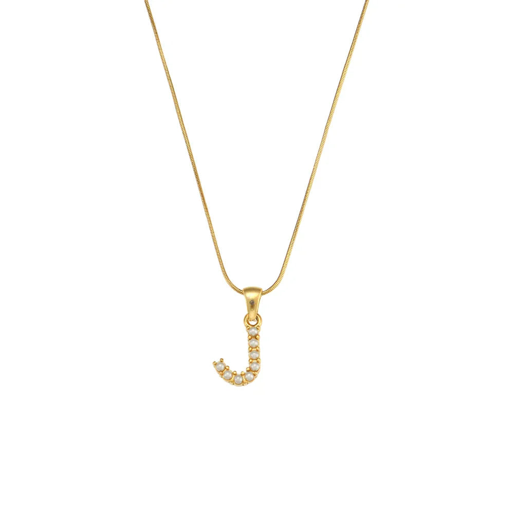 Collana di iniziali con preziose perle naturali placcate in oro 18 carati