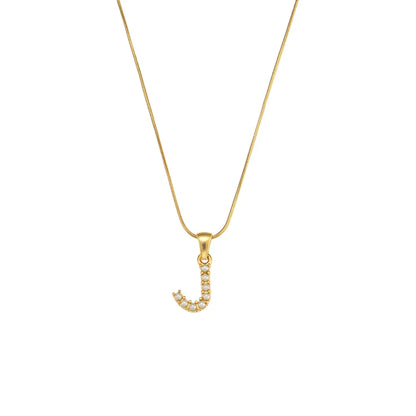 Collana di iniziali con preziose perle naturali placcate in oro 18 carati