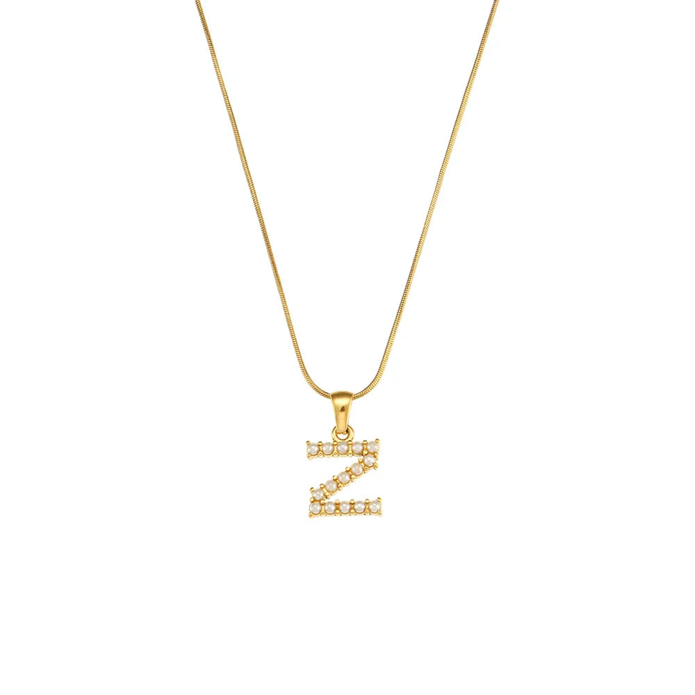 Collana di iniziali con preziose perle naturali placcate in oro 18 carati