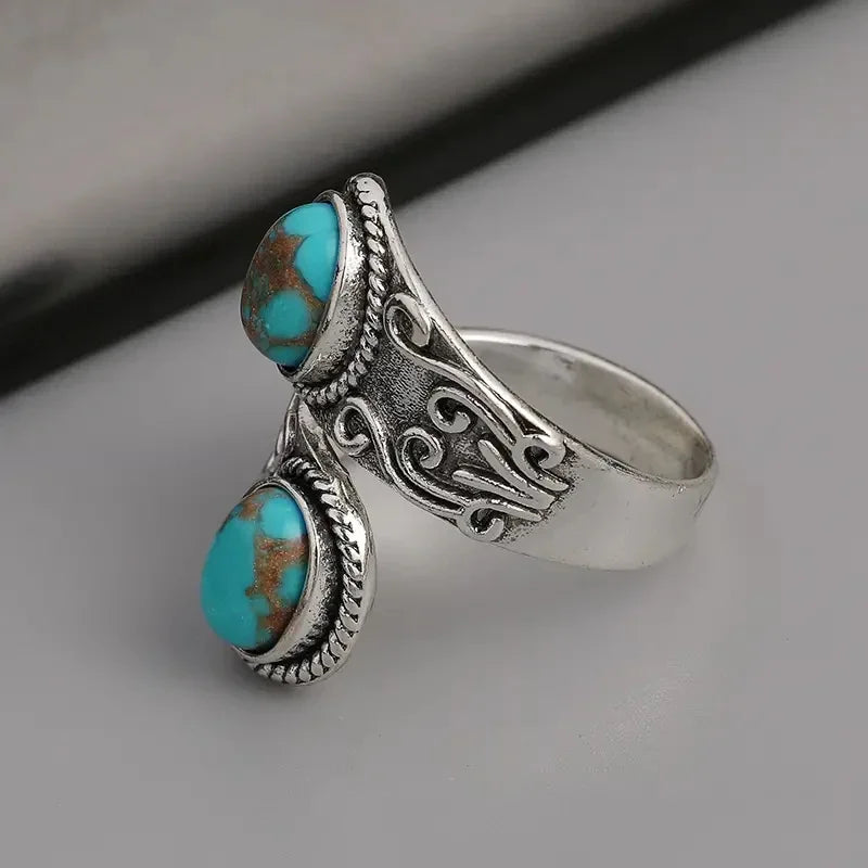 Elegante Anello Vintage a Croce con Turchese