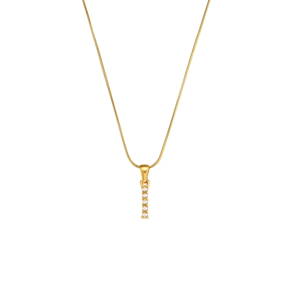 Collana di iniziali con preziose perle naturali placcate in oro 18 carati