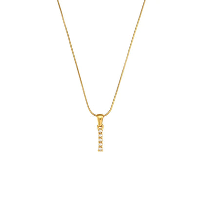 Collana di iniziali con preziose perle naturali placcate in oro 18 carati