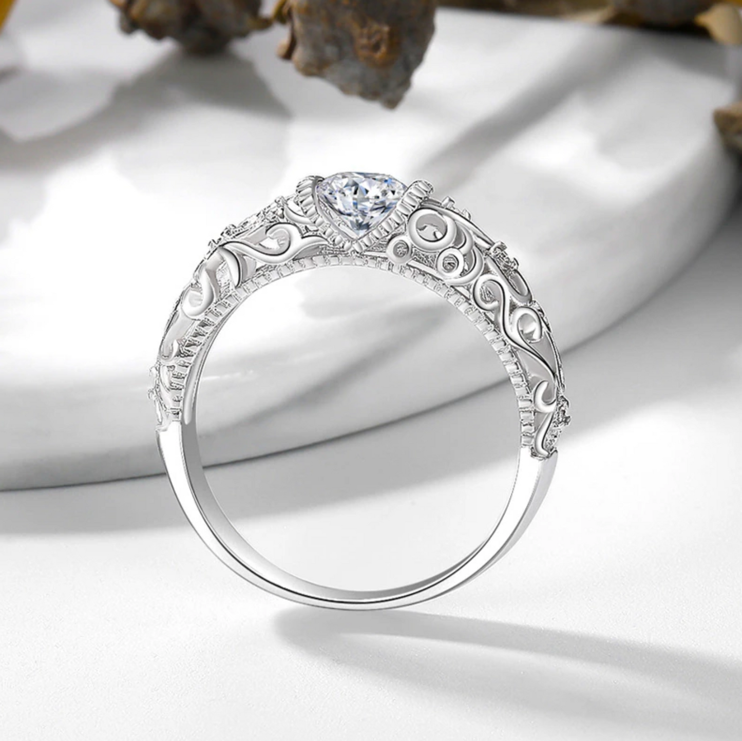 Elegante Anello in Argento Sterling