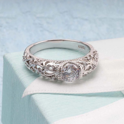 Elegante Anello in Argento Sterling