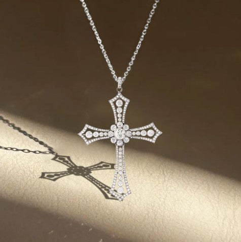 Collana Vintage Croce con Zaffiro Bianco Taglio Rotondo