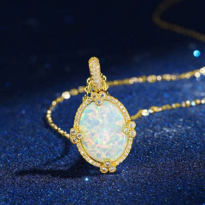 Collana con Ciondolo Ovale di Opale Dorato