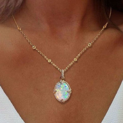 Collana con Ciondolo Ovale di Opale Dorato