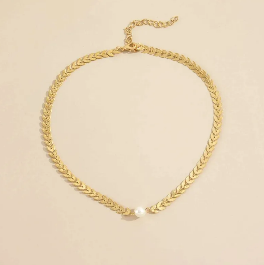 Collana con Catena di Perle sull'Osso del Collo