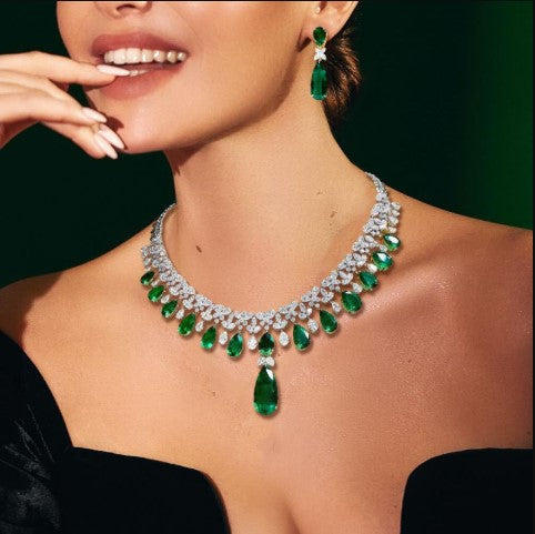 Set Gioielli con Zaffiro Taglio Pera Smeraldo – Collana & Orecchini
