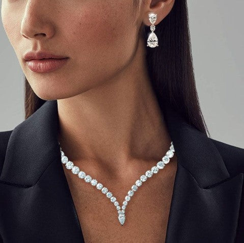 Set Gioielli con Zaffiro Bianco Taglio Pera – Collana & Orecchini