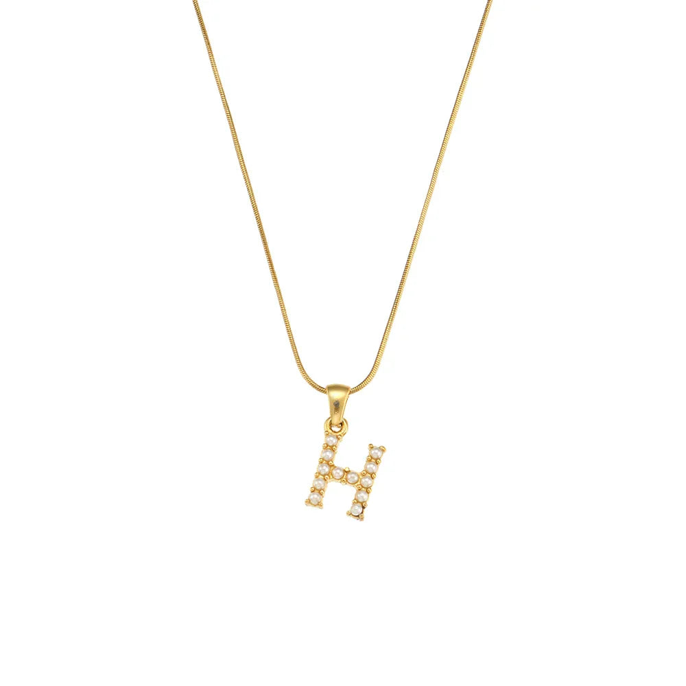 Collana di iniziali con preziose perle naturali placcate in oro 18 carati