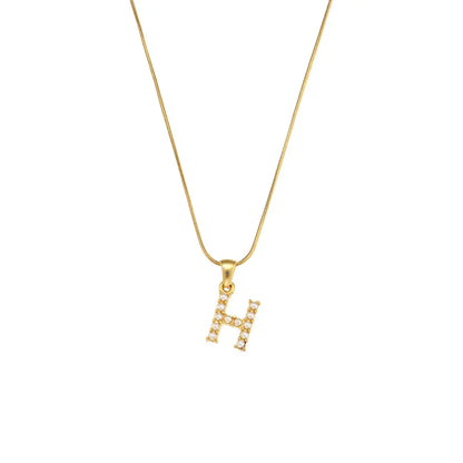 Collana di iniziali con preziose perle naturali placcate in oro 18 carati