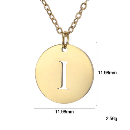 Collana minimalista placcata oro 18 carati con iniziali incise in un cerchio