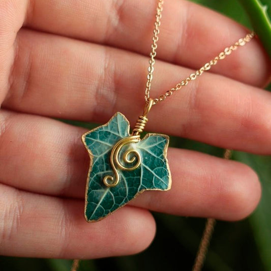Collana foglia verde naturale