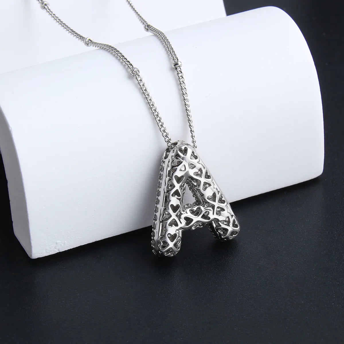 Set di collane con iniziali Bubble Letter | Oro bianco