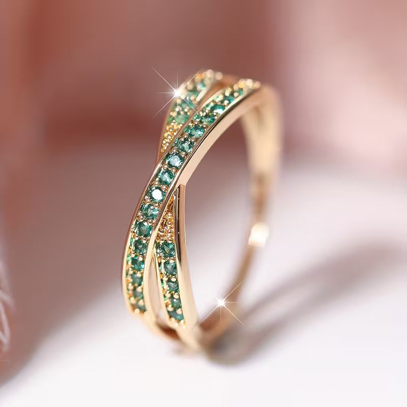Anello croce con zircone e griffe retrò