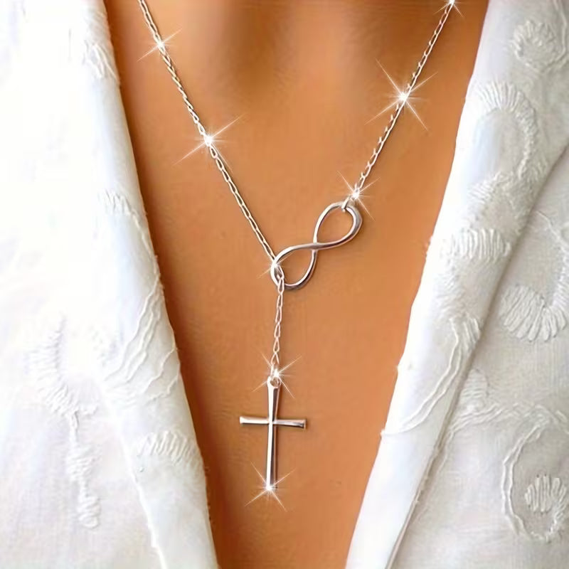Collana con ciondolo croce portafortuna delicata