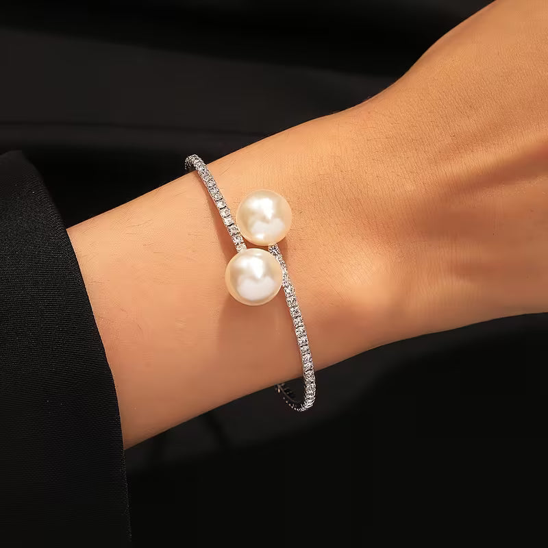Elegante bracciale di perle e zirconi