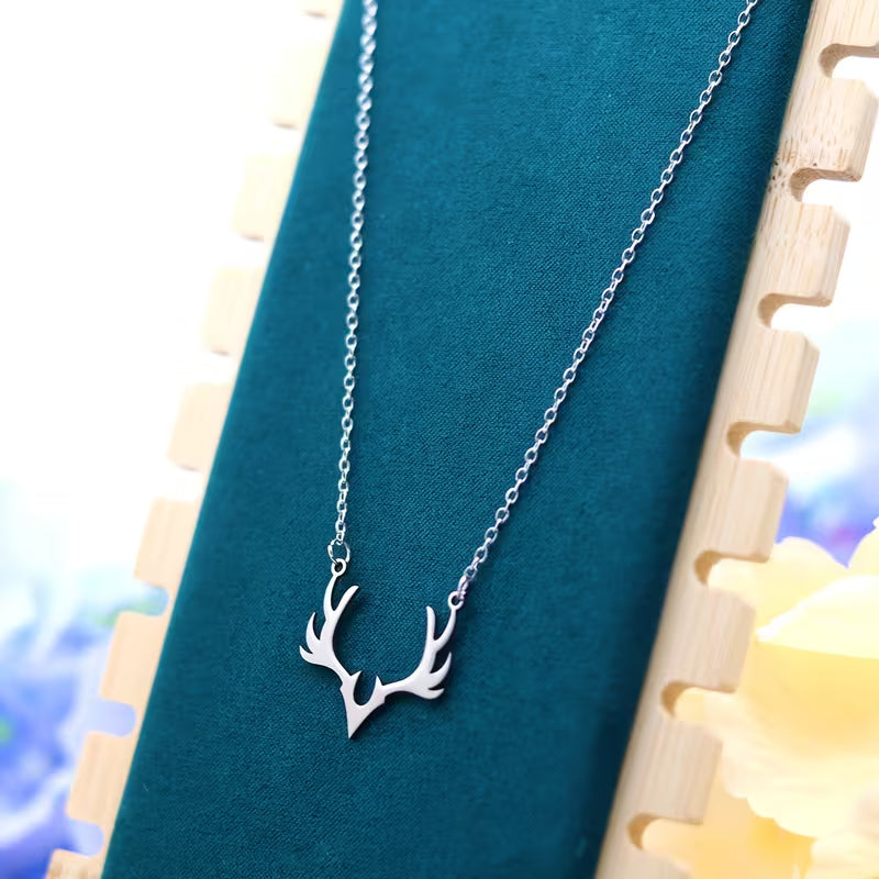 Collana Grazia di Corno della Foresta Sussurrante