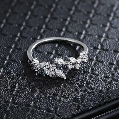 Anello elegante regolabile con zircone