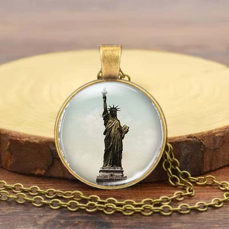Collana con Medaglione Cimelio della Signora Libertà