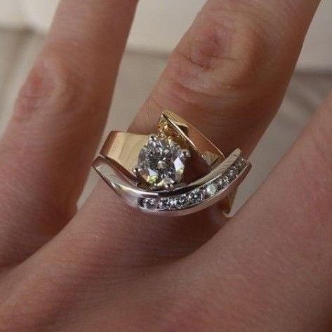 Anello Vintage Irregolare in Oro e Zirconi con finitura Argento e Oro