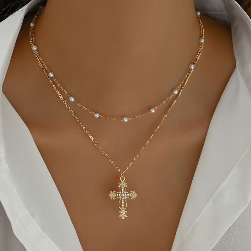 Collana con ciondolo croce multistrato