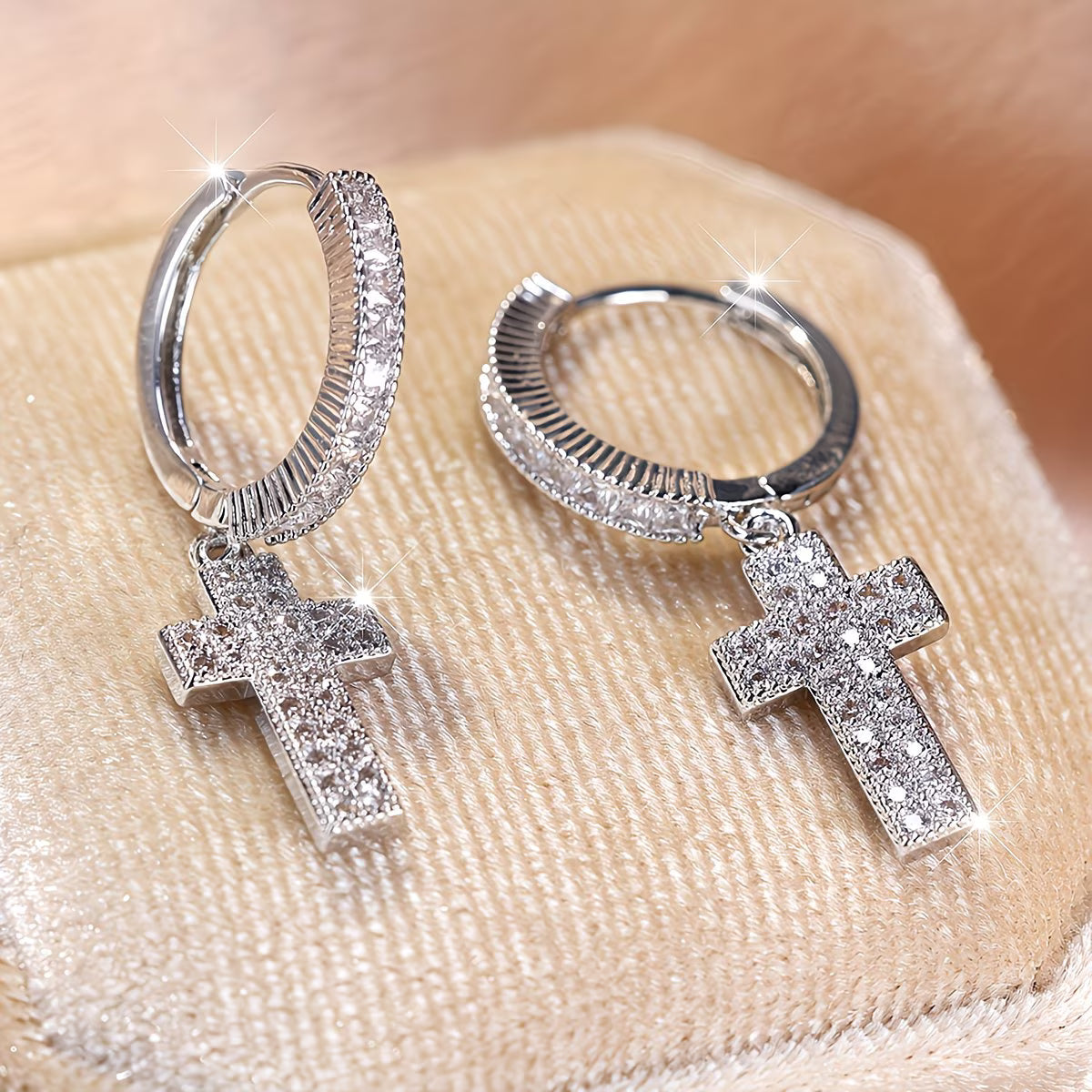 Orecchino croce con zircone argentato