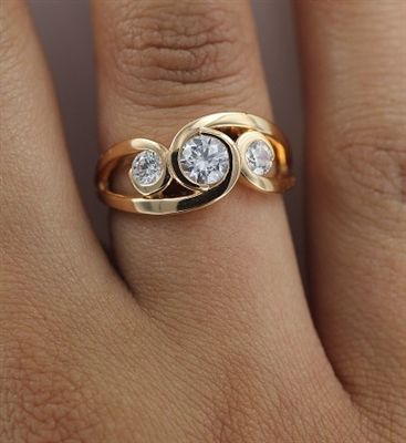 Anello Spirale Dorato con Zirconi Incastonati Vintage