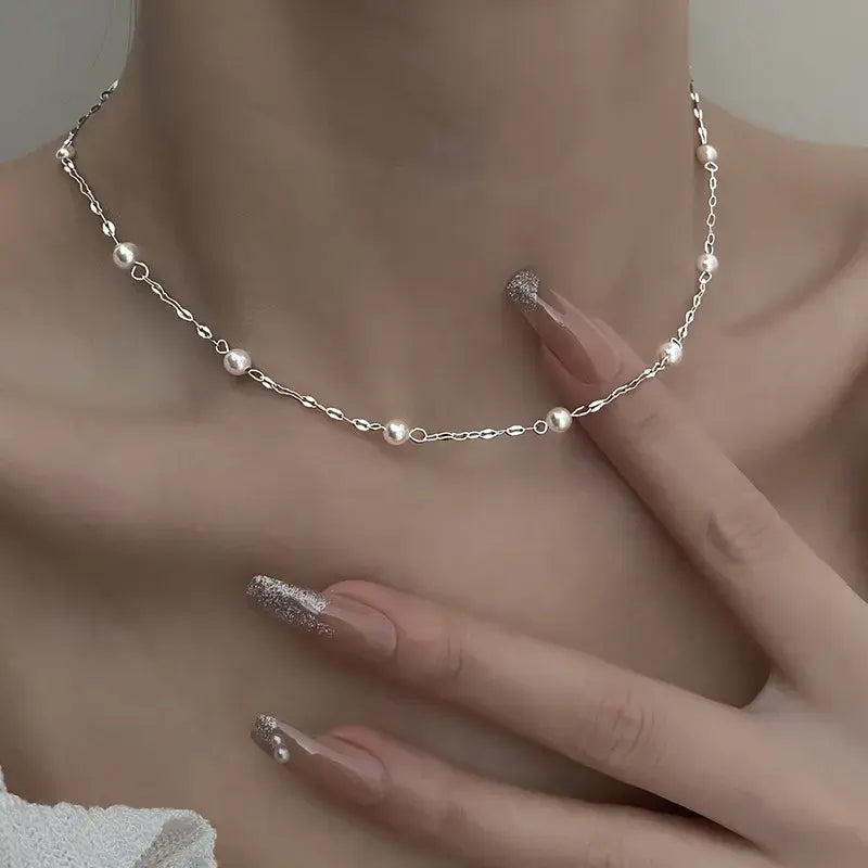Collana elegante di perle lucide
