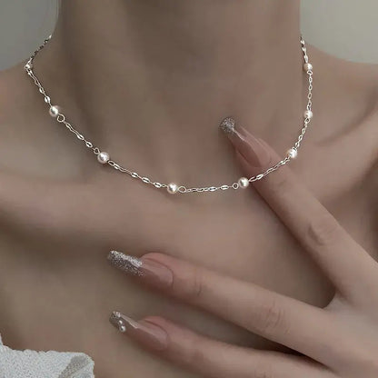 Collana elegante di perle lucide