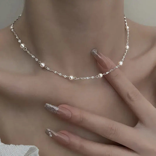 Collana elegante di perle lucide