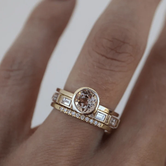 Anello Vintage in Oro con Cristallo Incastonato
