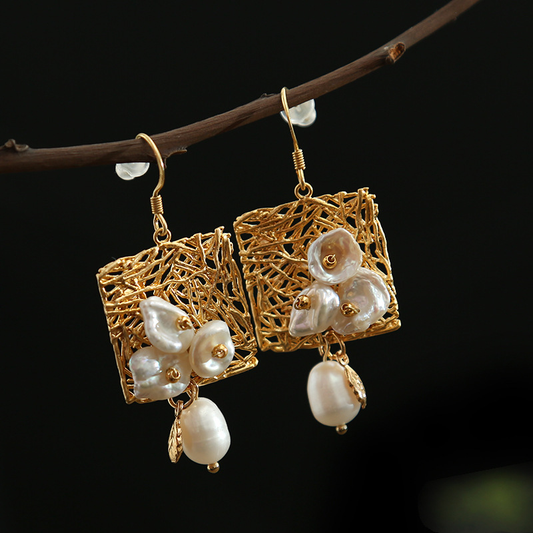Orecchini vintage perle bianche e fiori
