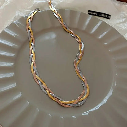 Collana elegante in oro e argento