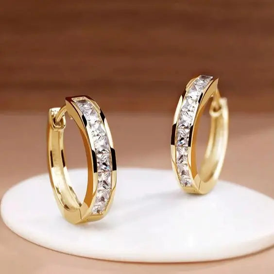 Orecchini a cerchio eleganti in oro e cristallo