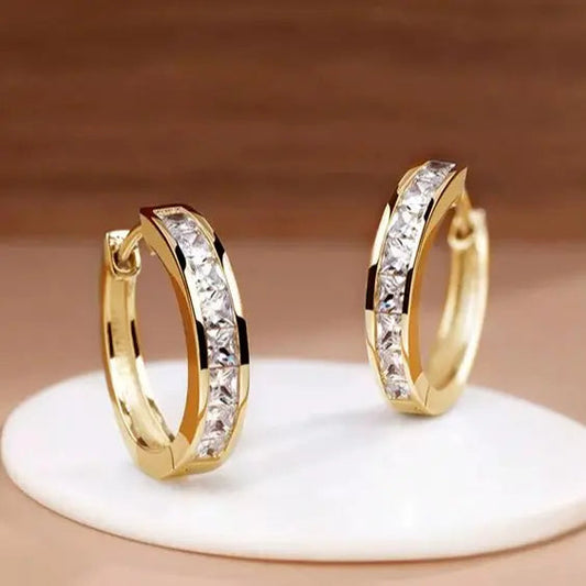 Orecchini a cerchio eleganti in oro e cristallo