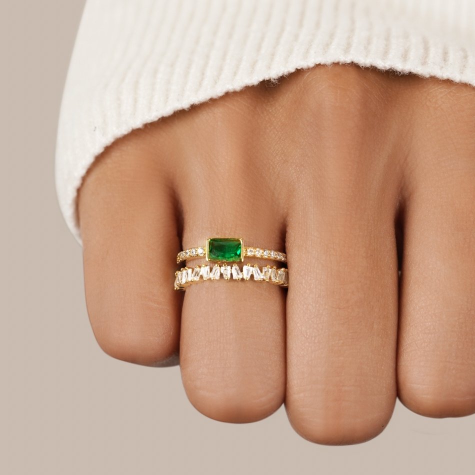 Anello a strati con cristallo