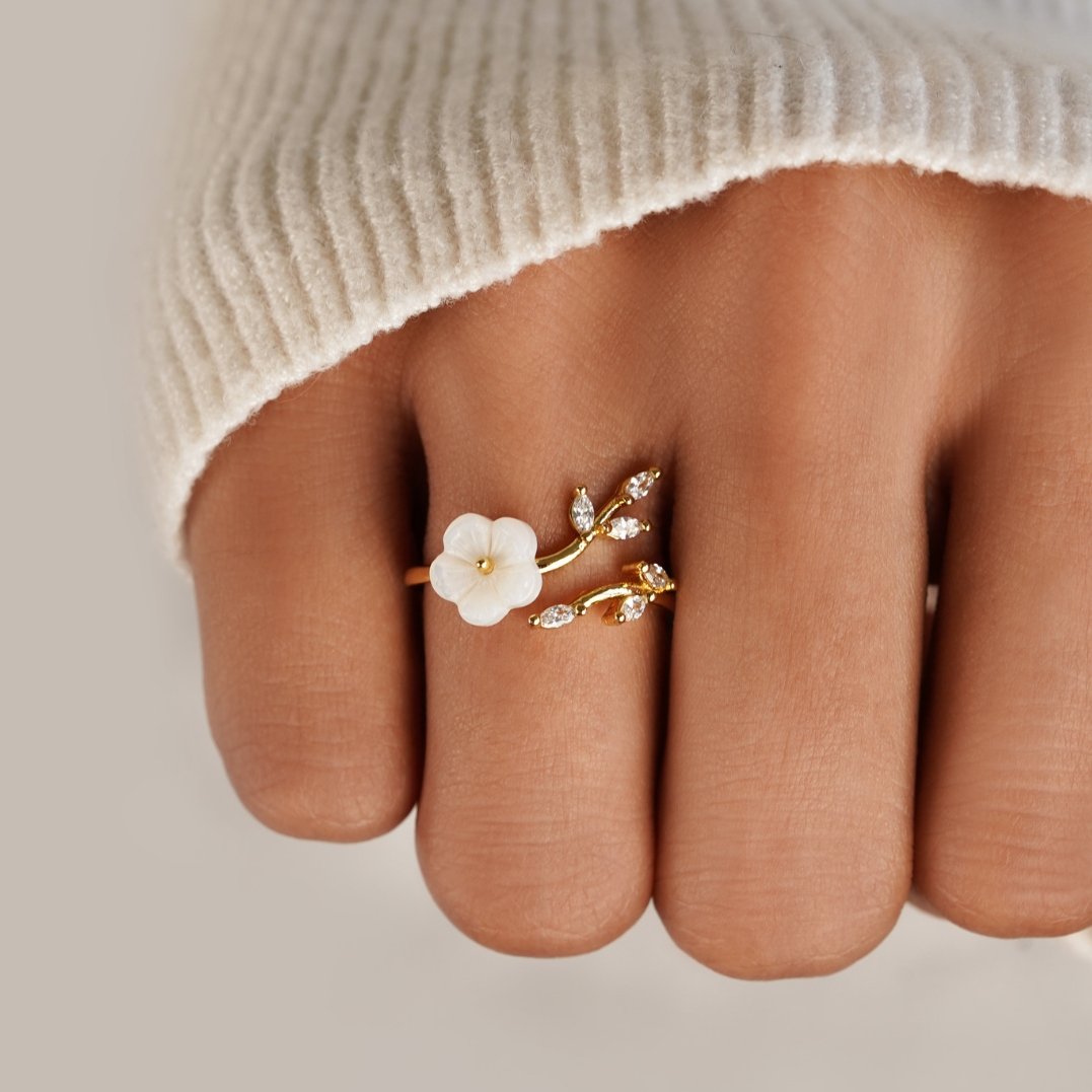 Anello fiore bianco