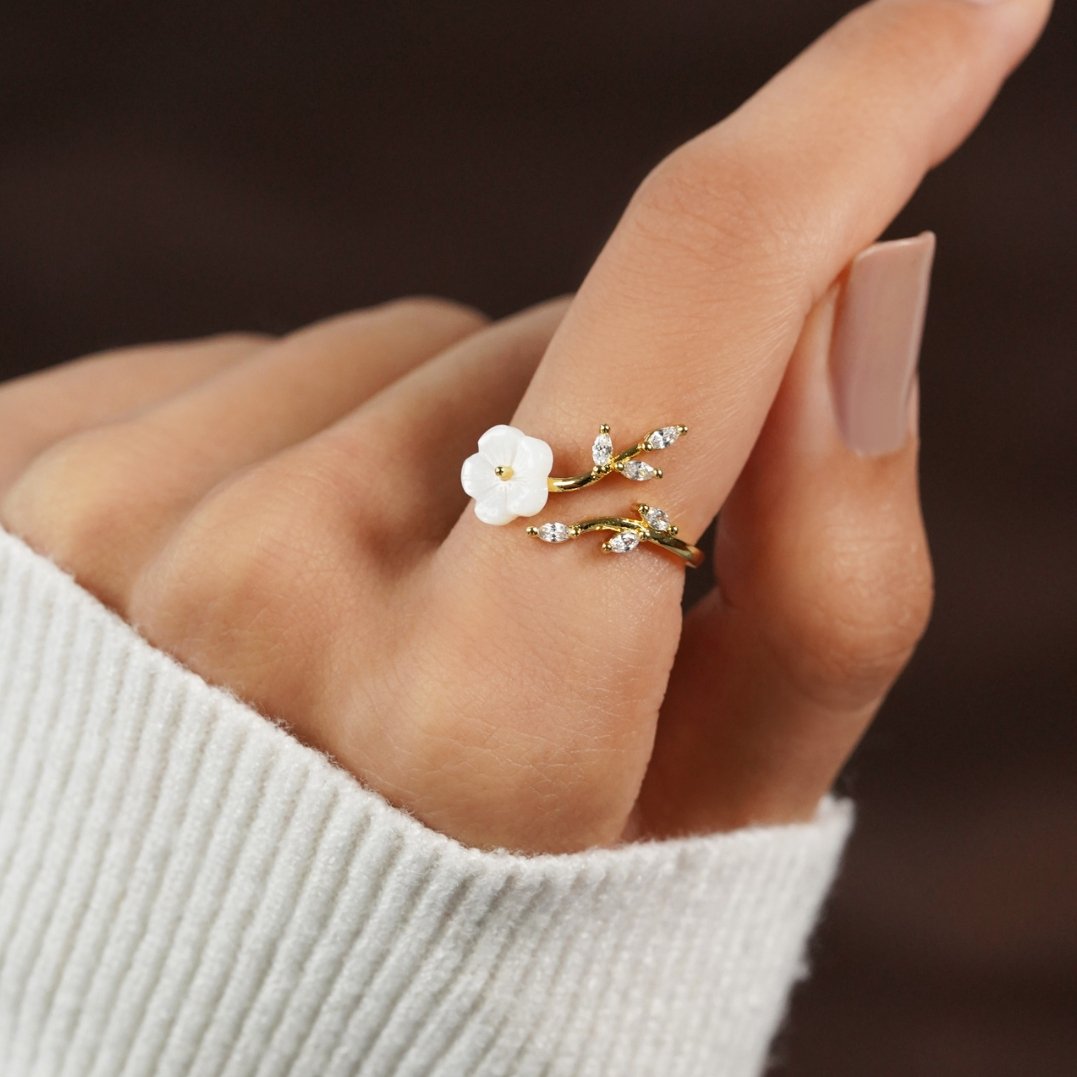 Anello fiore bianco