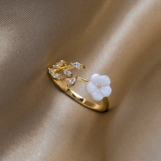 Anello fiore bianco